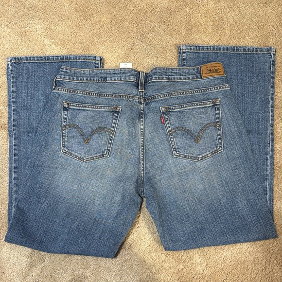Levi’s 545 low boot cut jeans  - Picture 3 of 4